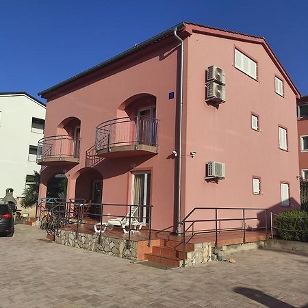 Apartments Mihael Malinska Eksteriør bilde